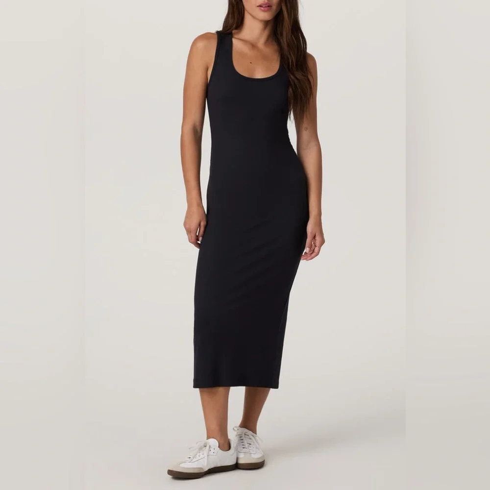 Vuori Pose Scoop Neck Midi Tank Dress in Black
